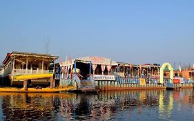 Montreal Group Of Houseboats